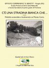 una stradina bianca una stradina bianca